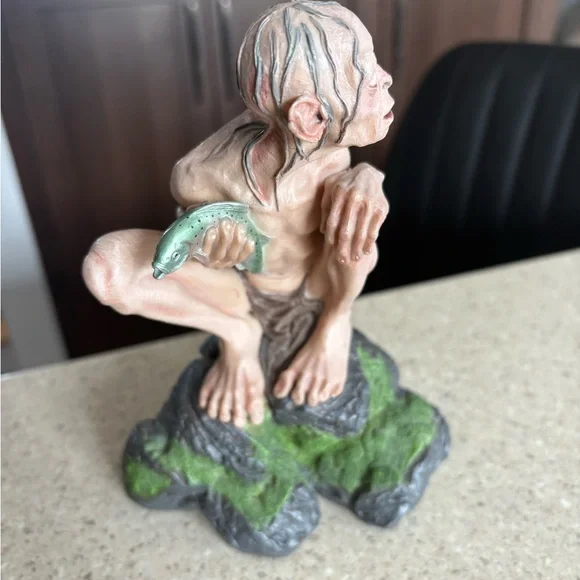 Smeagol Lord of the Rings Two Towers Figurine Resin 7” Tall - Picture 5 of 5